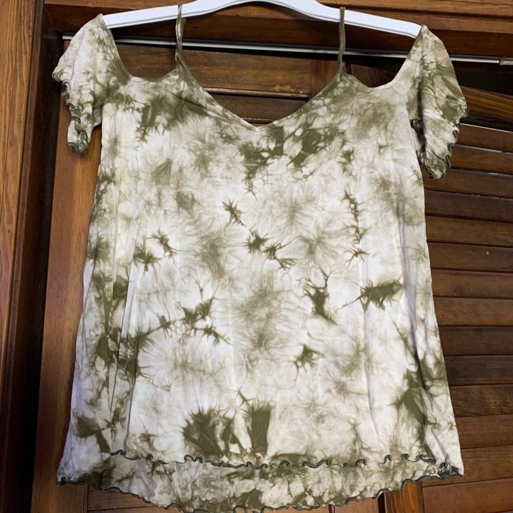 American Eagle off the shoulder shirt